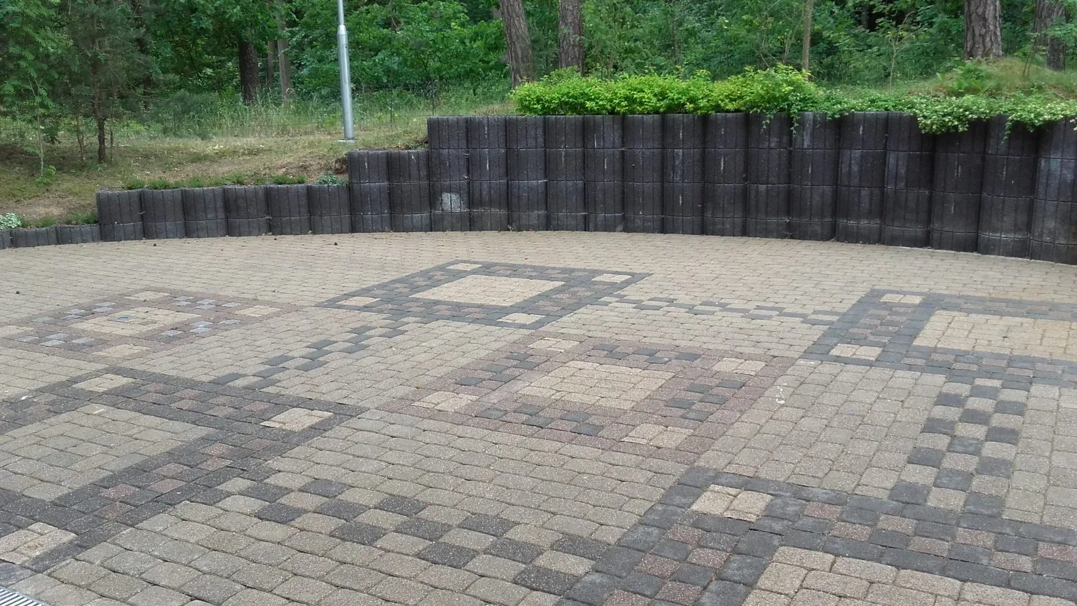 Bruģēšana un labiekārtošana privātmājas pagalmā – Ezermalas