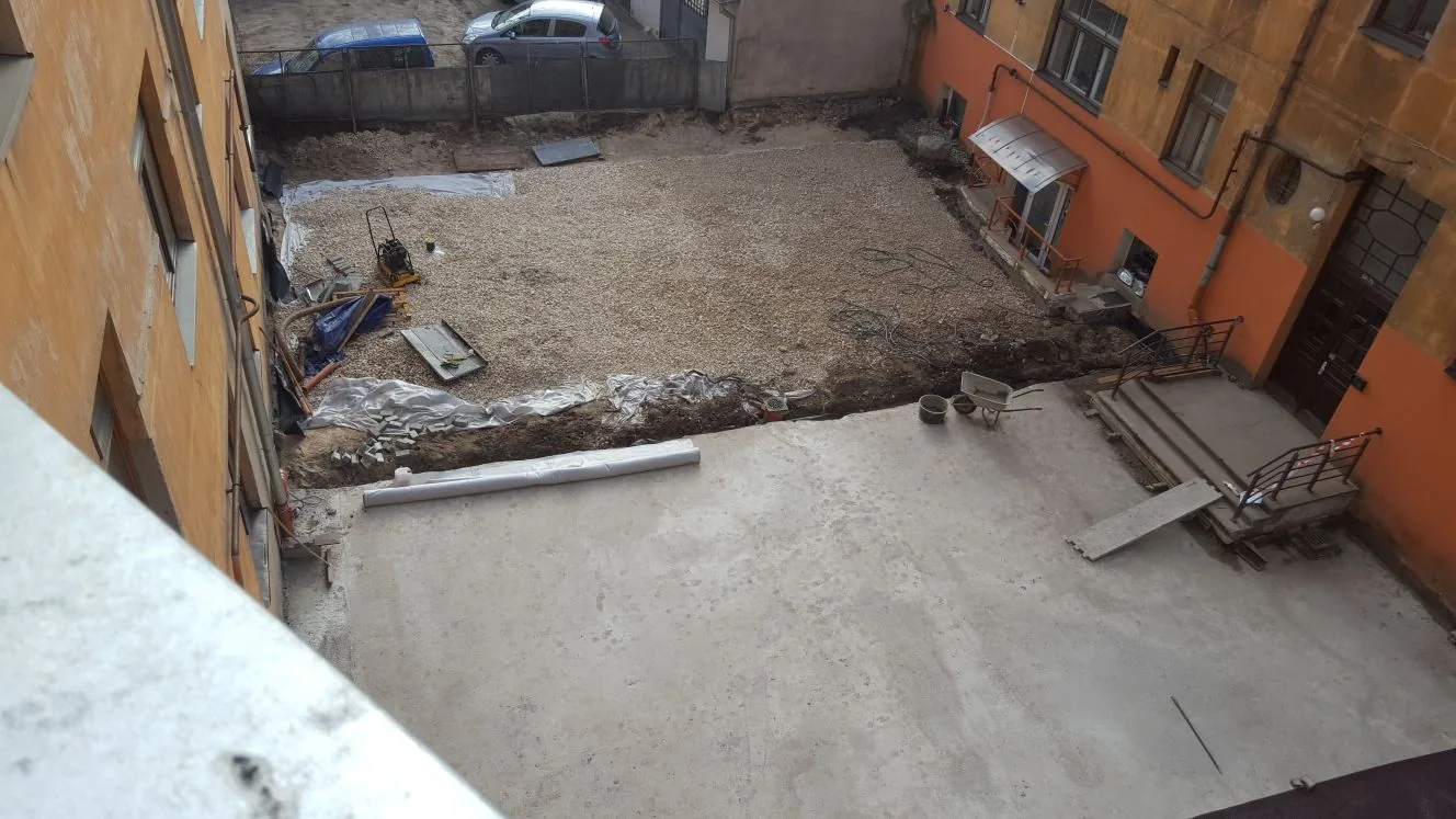 Iekšpagalma virspagraba pārseguma rekonstrukcija